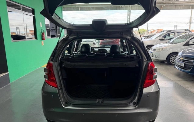 imagem-https://www.socarrao.com.br/sc-vehicle-images-prod/4394117/1792518487924-gb-641758f.jpeg