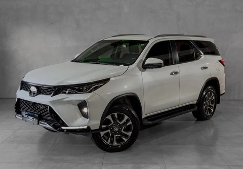 Toyota Hilux SW4 2024 Branco — foto 1 de 3