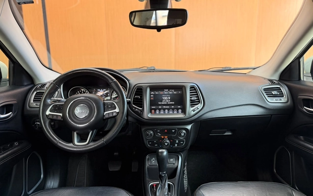 imagem-https://www.socarrao.com.br/sc-vehicle-images-prod/4394448/1792441266595-003_8682f5d373e956a9c694a6e37ad7251e.jpg