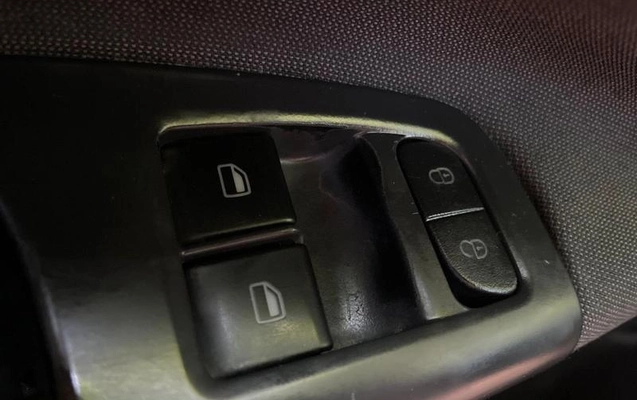 imagem-https://www.socarrao.com.br/sc-vehicle-images-prod/4394451/1792441372476-8484465_17_B_58bdb2e9fb.jpeg