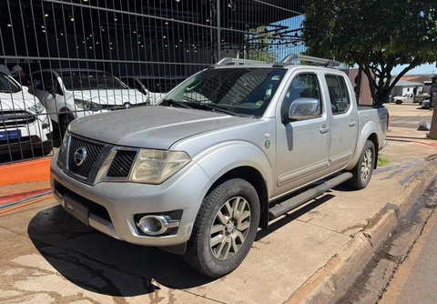 Nissan Frontier 2013 Prata — foto 1 de 3