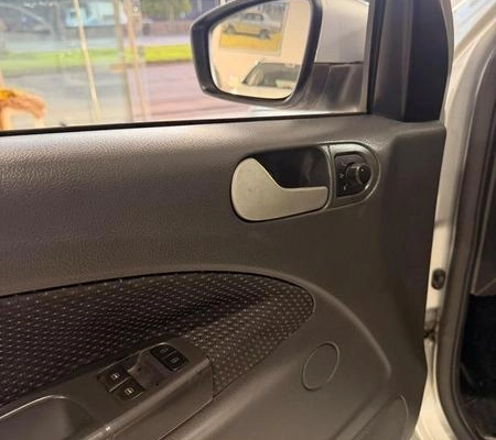 imagem-https://www.socarrao.com.br/sc-vehicle-images-prod/4394773/1792442502774-8446612_18_B_f2a141e5ce.jpeg