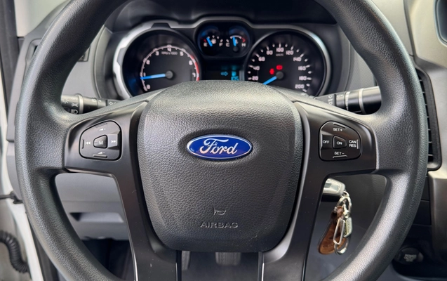 imagem-https://www.socarrao.com.br/sc-vehicle-images-prod/4395429/1792446050709-1c1843f0d33a45169cff3c5023576641_1792445299839.jpg