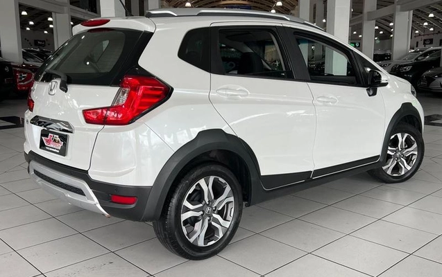 imagem-https://www.socarrao.com.br/sc-vehicle-images-prod/4395471/1792690638334-8585931_11_B_3b40873c53.jpeg