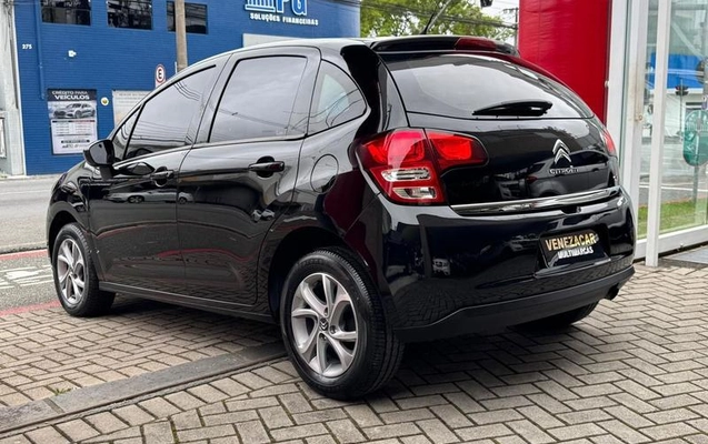imagem-https://www.socarrao.com.br/sc-vehicle-images-prod/4399974/1792670609342-8576001_15_B_9aaefee4ab.jpeg