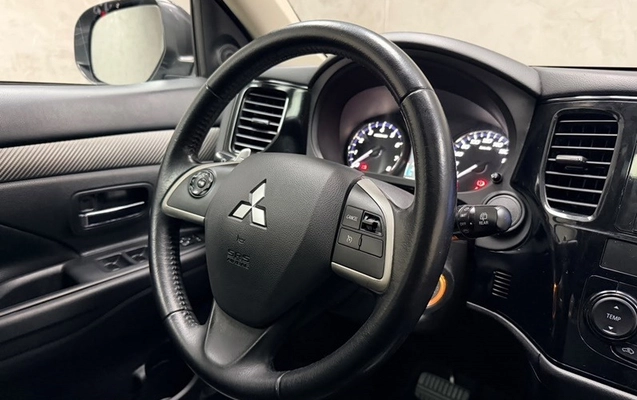 imagem-https://www.socarrao.com.br/sc-vehicle-images-prod/4400181/1792499351183-0f2f50be-1e31-48d3-88f6-f86af000da50.jpg