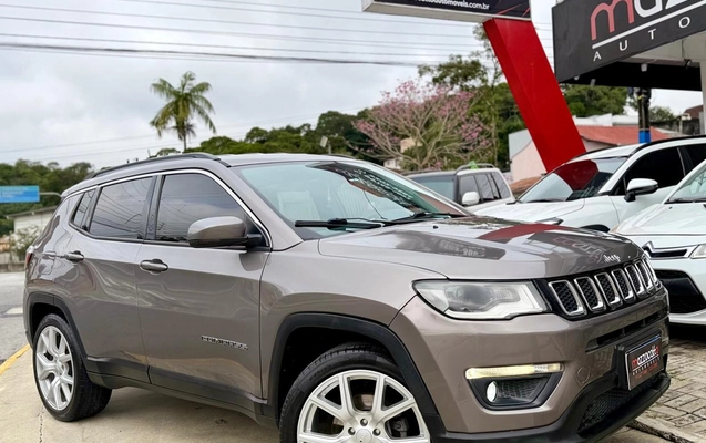 imagem-https://www.socarrao.com.br/sc-vehicle-images-prod/4400211/1792499528660-003_ac4c1aeb115f3ec721a15154c9634032.jpeg