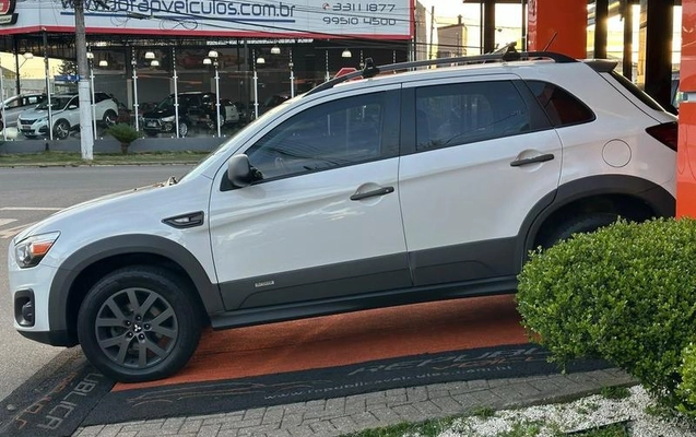 imagem-https://www.socarrao.com.br/sc-vehicle-images-prod/4400369/1792499896137-8586505_15_B_b24f8f51dc.jpeg