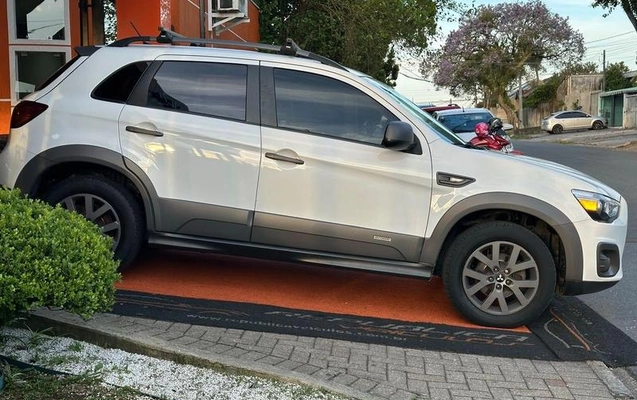 imagem-https://www.socarrao.com.br/sc-vehicle-images-prod/4400369/1792499896138-8586505_19_B_78c34ac1cf.jpeg