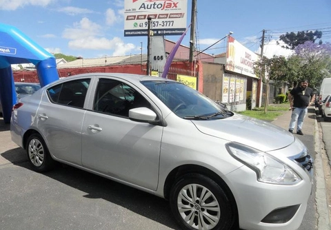 Nissan VERSA 2016 Prata — foto 1 de 3