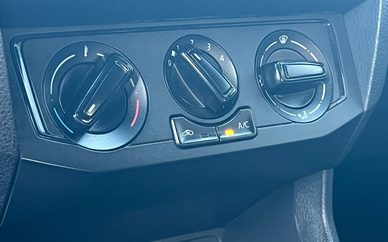 imagem-https://www.socarrao.com.br/sc-vehicle-images-prod/4400500/1792500947375-V2hhdHNBcHAgSW1hZ2UgMjAyNi0xMC0xOSBhdCAxNy41My4zMyAoMykuanBlZw.jpeg