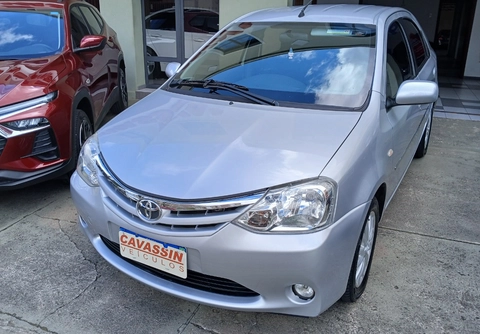 Toyota Etios 2013 Prata — foto 1 de 3
