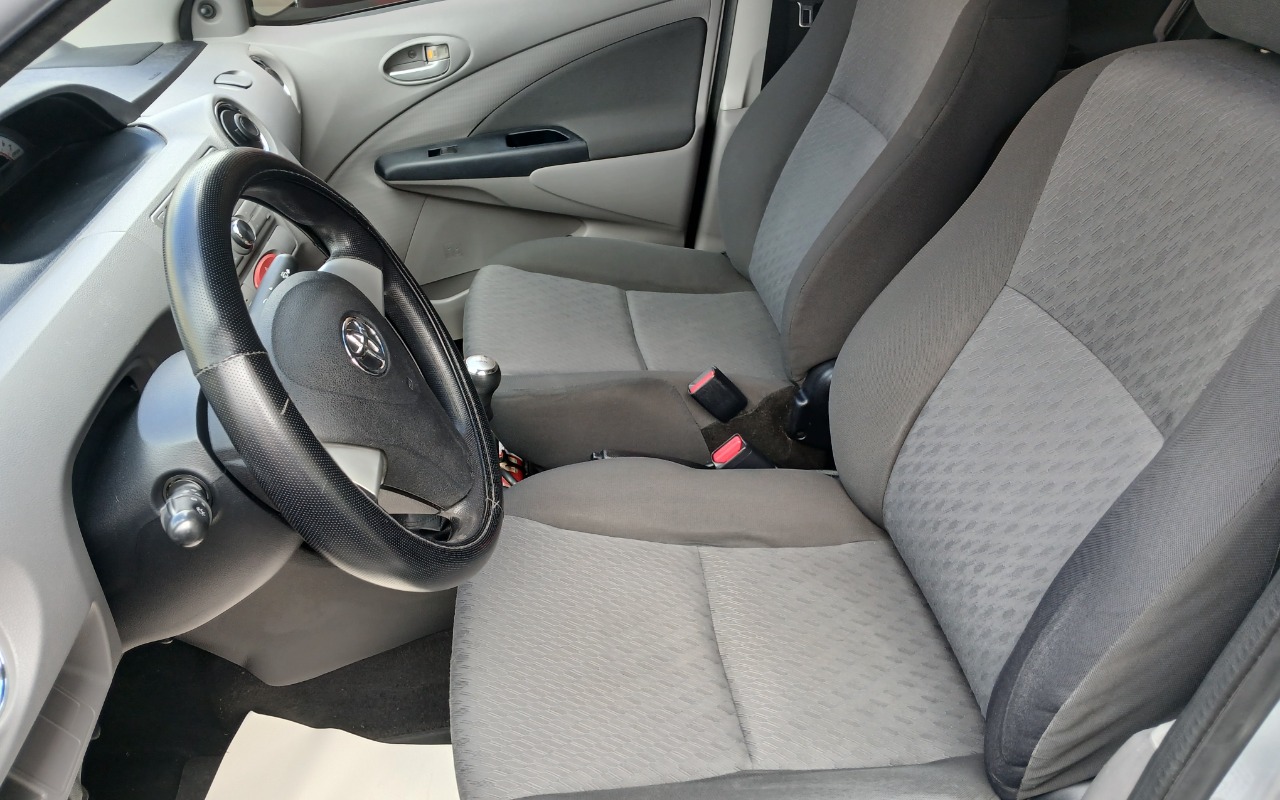 imagem-https://www.socarrao.com.br/sc-vehicle-images-prod/4400635/1792501799467-MTc5MjUwMTU0OTA1MTgxMDg2MTEzMTEwNTE5NjA0NjEuanBn.jpg