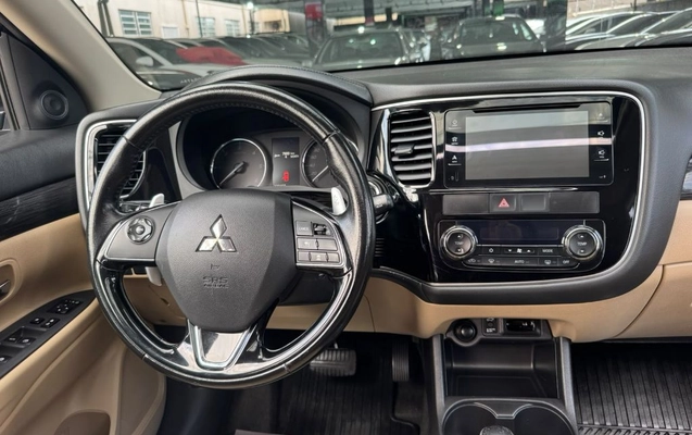 imagem-https://www.socarrao.com.br/sc-vehicle-images-prod/4400754/1792603327811-gb-e9ff88f.jpg