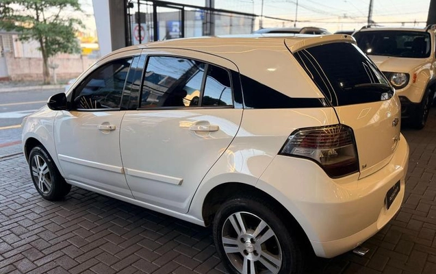 imagem-https://www.socarrao.com.br/sc-vehicle-images-prod/4400910/1792503929152-8586514_7_B_e2a078bedc.jpeg