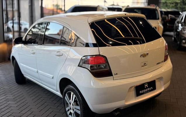imagem-https://www.socarrao.com.br/sc-vehicle-images-prod/4400910/1792503929155-8586514_12_B_0eda4d028a.jpeg