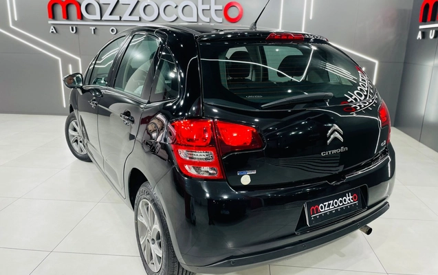 imagem-https://www.socarrao.com.br/sc-vehicle-images-prod/4400912/1792503950057-003_65faa99b37f22c2c1688fd18062be368.jpg