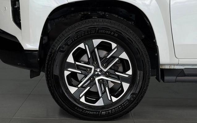 imagem-https://www.socarrao.com.br/sc-vehicle-images-prod/4400985/1792504378500-8573503_12_B_7cfcfbe903.jpeg
