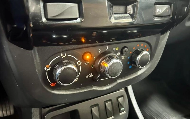imagem-https://www.socarrao.com.br/sc-vehicle-images-prod/4401032/1792504686511-8550695_12_B_d812b87ca6.jpeg