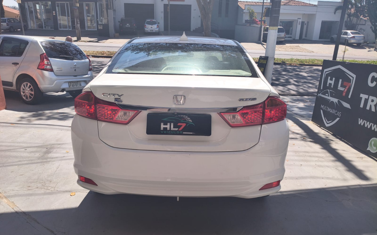 imagem-https://www.socarrao.com.br/sc-vehicle-images-prod/4401318/1792507331017-V2hhdHNBcHAgSW1hZ2UgMjAyNi0wOS0wMyBhdCAxNy41OS4wNCgxKS5qcGVn.jpeg