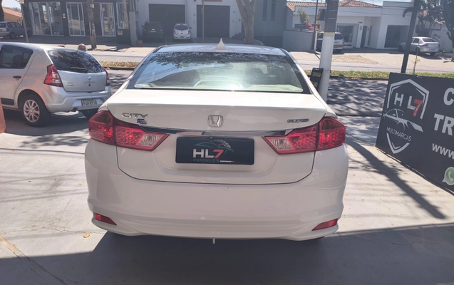 imagem-https://www.socarrao.com.br/sc-vehicle-images-prod/4401318/1792507331017-V2hhdHNBcHAgSW1hZ2UgMjAyNi0wOS0wMyBhdCAxNy41OS4wNCgxKS5qcGVn.jpeg