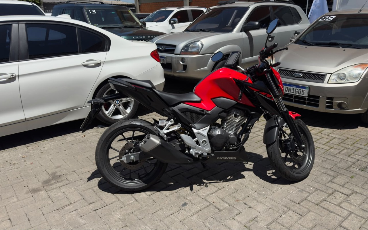Honda CB 300F Twister Flex 2024 Vermelho — foto 1 de 3