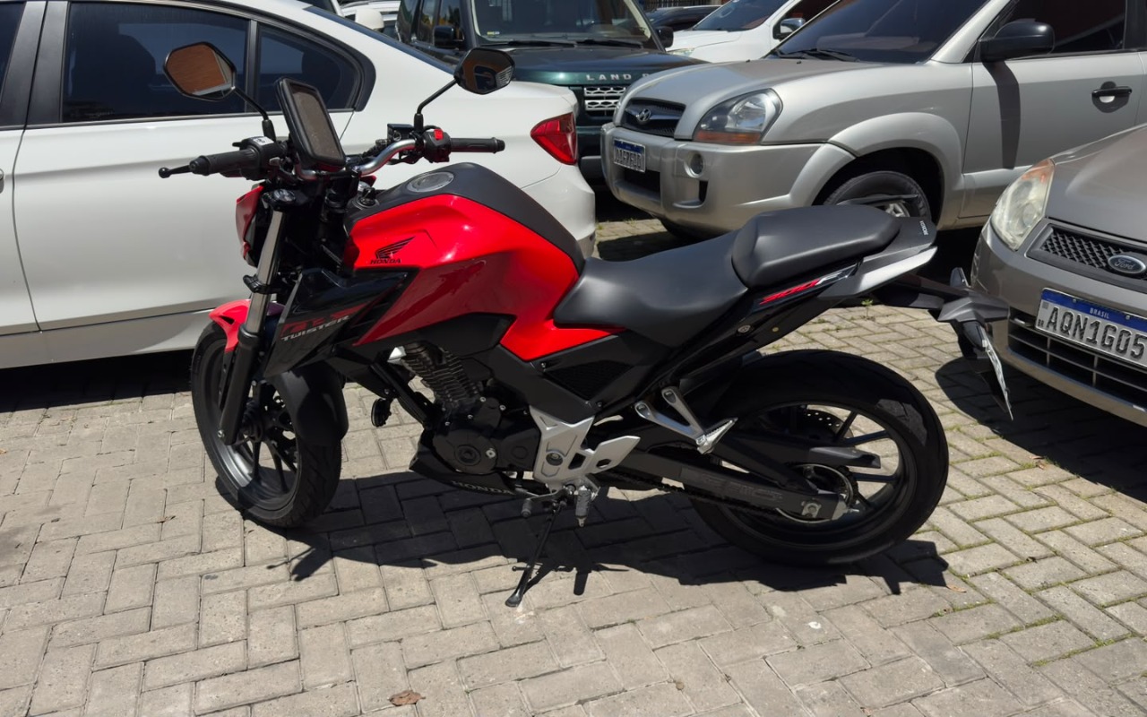 imagem-https://www.socarrao.com.br/sc-vehicle-images-prod/4401530/1792508410363-V2hhdHNBcHAgSW1hZ2UgMjAyNi0xMC0xOSBhdCAxMS41Mi4xMCAoMSkuanBlZw.jpeg