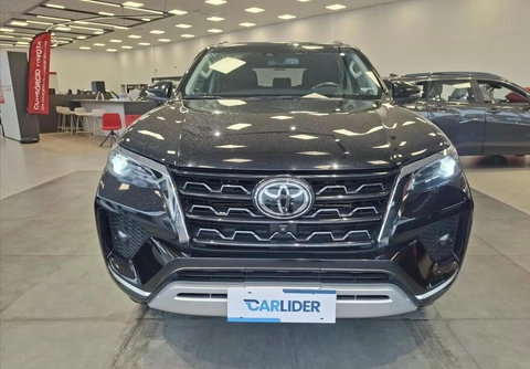 Toyota Hilux SW4 4x4 2.8 Diesel 2023 Preto — foto 1 de 3