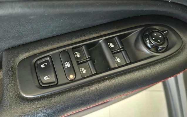 imagem-https://www.socarrao.com.br/sc-vehicle-images-prod/4401789/1792609009809-8571402_24_B_b066dd6d49.jpeg