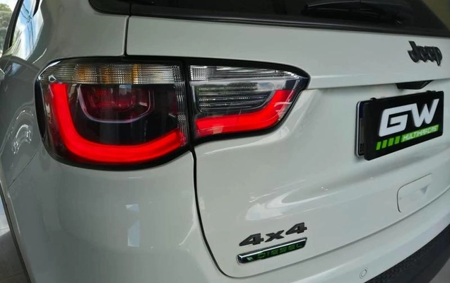 imagem-https://www.socarrao.com.br/sc-vehicle-images-prod/4401789/1792609009837-8571402_24_B_e414daa4c8.jpeg