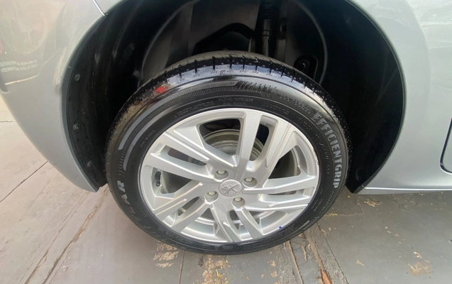 imagem-https://www.socarrao.com.br/sc-vehicle-images-prod/4401929/1792512016267-cb03c4c2107a4f9383f58e5c25bcf3fa_1791319734785.jpg