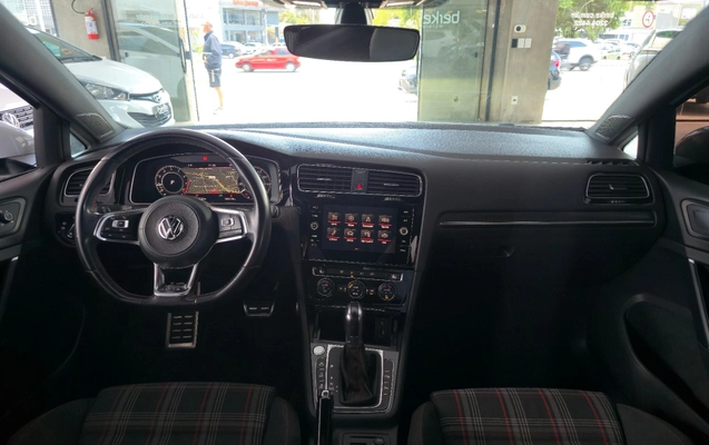 imagem-https://www.socarrao.com.br/sc-vehicle-images-prod/4401930/1792612626546-ab349da5fef64cbe9bc999c14e42676f_1792611749804.jpg