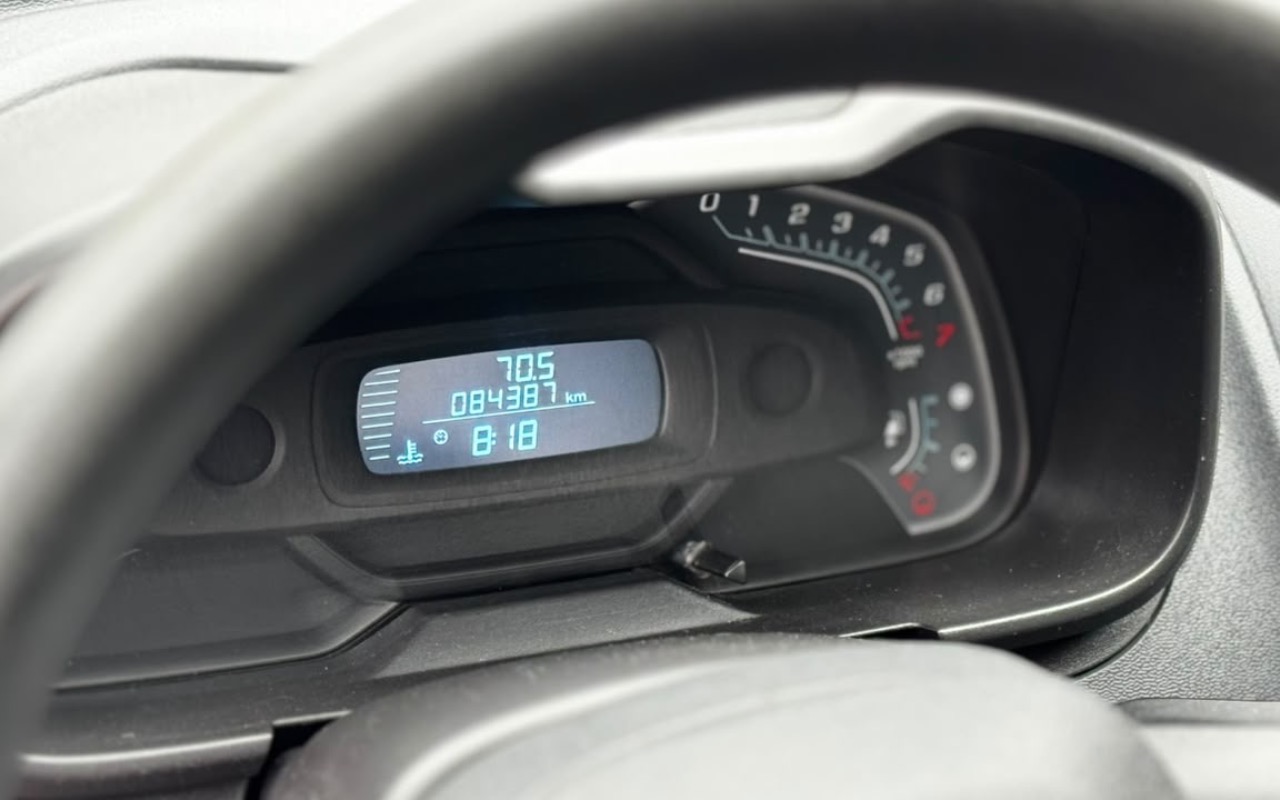 imagem-https://www.socarrao.com.br/sc-vehicle-images-prod/4402946/1792519297297-NDViOGIzNzEtMmQwYy00NWJkLWE4MTQtMTFmMjQ2NDlhNzMyLmpwZWc.jpeg
