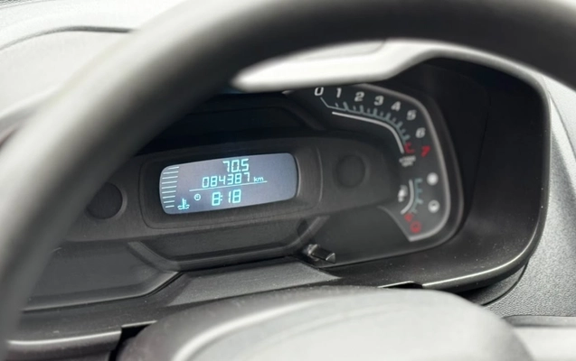imagem-https://www.socarrao.com.br/sc-vehicle-images-prod/4402946/1792519297297-NDViOGIzNzEtMmQwYy00NWJkLWE4MTQtMTFmMjQ2NDlhNzMyLmpwZWc.jpeg
