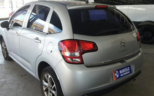 imagem-https://www.socarrao.com.br/sc-vehicle-images-prod/4403019/1792520033340-NTVlNWU4M2UtNDBmOC00OTNkLTlhMzctNjI5N2IyMjlhOGM2LmpwZw.jpg