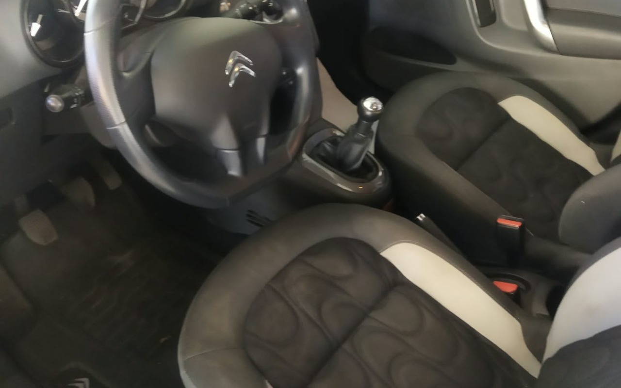 imagem-https://www.socarrao.com.br/sc-vehicle-images-prod/4403019/1792520034108-ZGMxZjc5MmUtOTI1NS00ZWFiLWEwMmYtOTlkZDIyN2QzN2RkLmpwZw.jpg