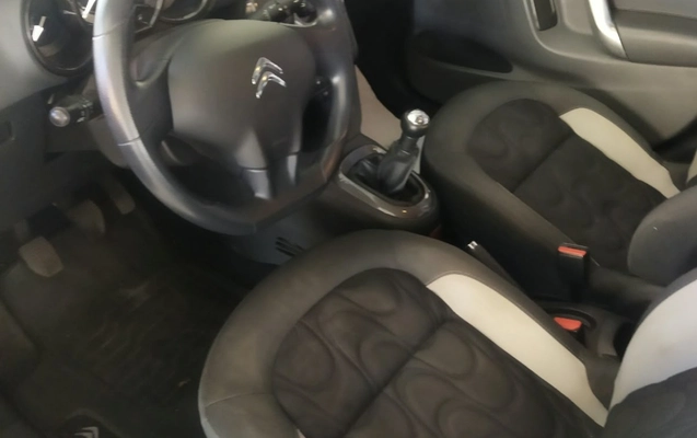 imagem-https://www.socarrao.com.br/sc-vehicle-images-prod/4403019/1792520034108-ZGMxZjc5MmUtOTI1NS00ZWFiLWEwMmYtOTlkZDIyN2QzN2RkLmpwZw.jpg