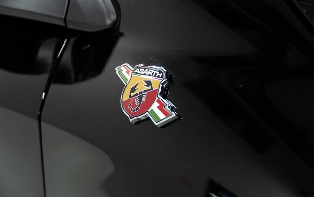 imagem-https://www.socarrao.com.br/sc-vehicle-images-prod/4403238/1792520422402-8586826_8_B_5fb62b0313.jpeg