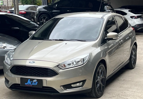 Ford Focus 2016 Prata — foto 1 de 3