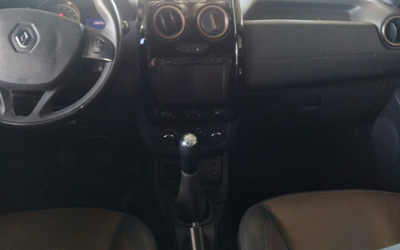 imagem-https://www.socarrao.com.br/sc-vehicle-images-prod/4403333/1792520831802-MWUzZmQzZTAtNjQwNC00ZjM2LTk3NzktZTAwMmViM2Y2ZTFhLmpwZw.jpg