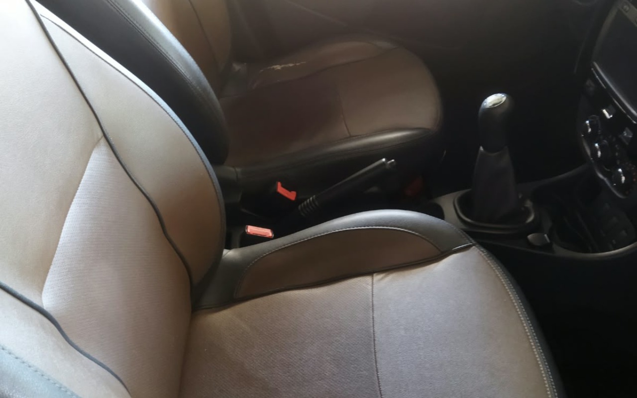 imagem-https://www.socarrao.com.br/sc-vehicle-images-prod/4403333/1792520831849-NWUyZDQ4OTYtMzE3Yy00YmVkLTk0MmQtOTg5YmVkMmNlYjc3LmpwZw.jpg