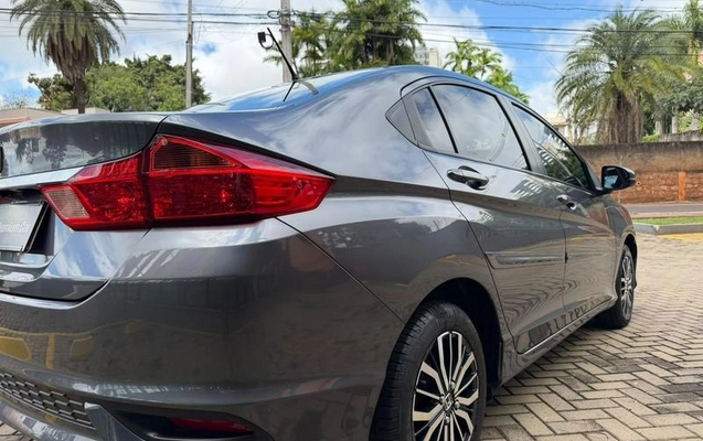 imagem-https://www.socarrao.com.br/sc-vehicle-images-prod/4403434/1792521452239-8486132_6_B_75bb1fff2d.jpeg