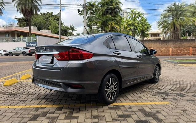 imagem-https://www.socarrao.com.br/sc-vehicle-images-prod/4403434/1792521452258-8486132_9_B_f5308b40ca.jpeg