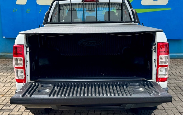 imagem-https://www.socarrao.com.br/sc-vehicle-images-prod/4403445/1792521518360-621d1cd1-64f7-408c-b11c-d7c4d0789132.jpg