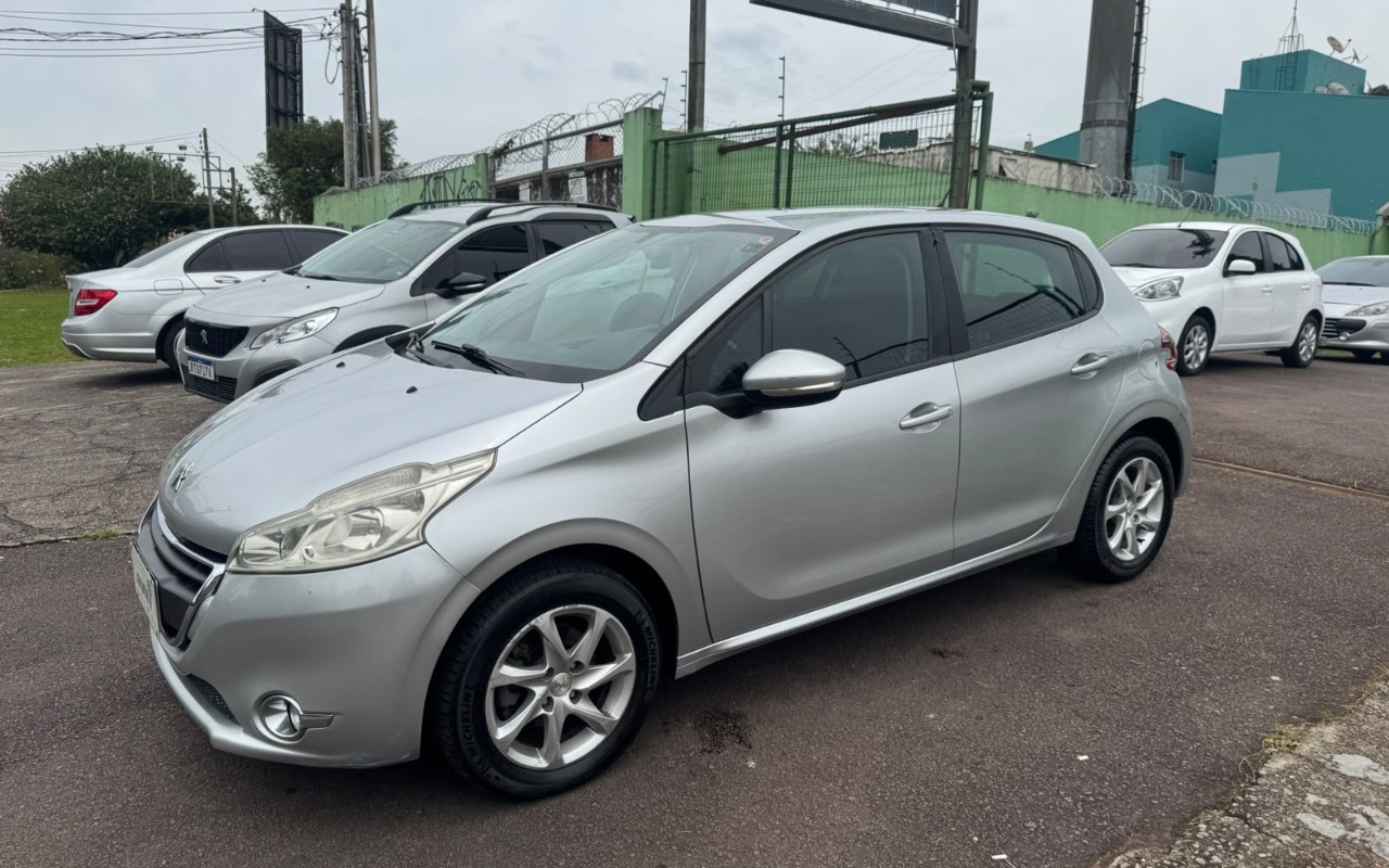 Peugeot 208 2015 Prata — foto 1 de 3