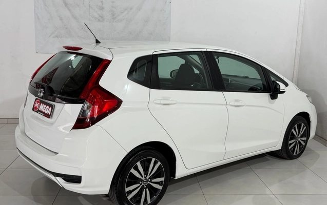 imagem-https://www.socarrao.com.br/sc-vehicle-images-prod/4403818/1792523533888-0d63d49ca29e4763bb9f154487574f27_1792523399792.jpg