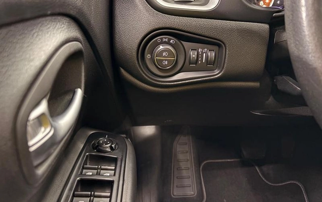 imagem-https://www.socarrao.com.br/sc-vehicle-images-prod/4403856/1792696385836-8589299_19_B_56f8e0928b.jpeg