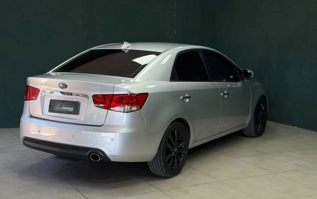imagem-https://www.socarrao.com.br/sc-vehicle-images-prod/4404106/1792525037815-81035692-412f-483e-804e-7395f04d1799.jpg