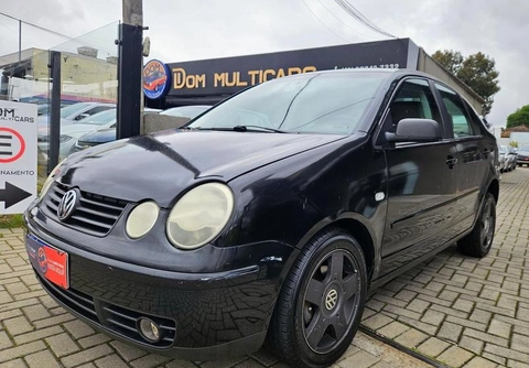 Volkswagen Polo Sedan 1.6 Mi 101cv 8V 4p 2003 Preto — foto 1 de 3