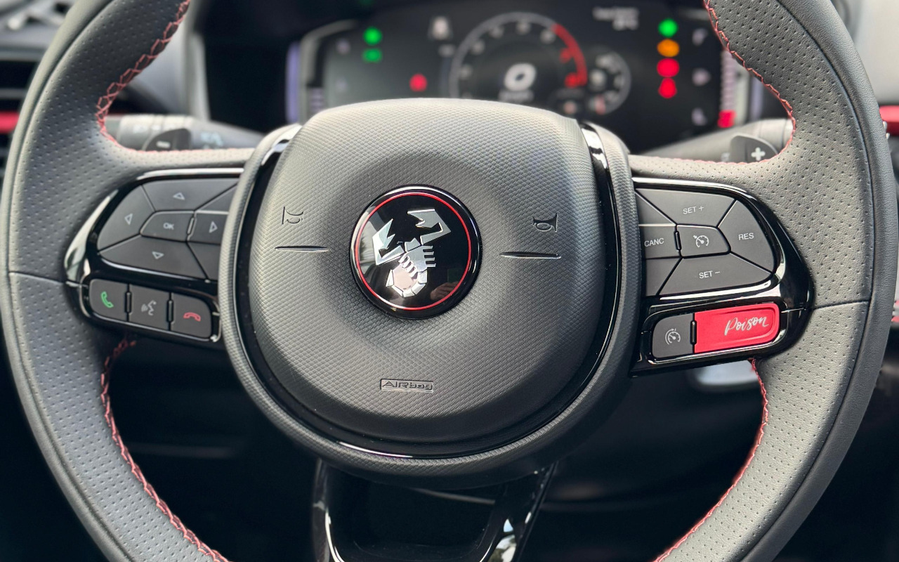 imagem-https://www.socarrao.com.br/sc-vehicle-images-prod/4404158/1792525489950-SW1hZ2VtIGRvIFdoYXRzQXBwIGRlIDIwMjUtMDgtMjcgw6AocykgMTcuMzcuMTBfNDViMTNhOWIuanBn.jpg